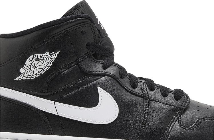 Кроссовки Wmns Air Jordan 1 Mid 'Black White', черный — фото 2