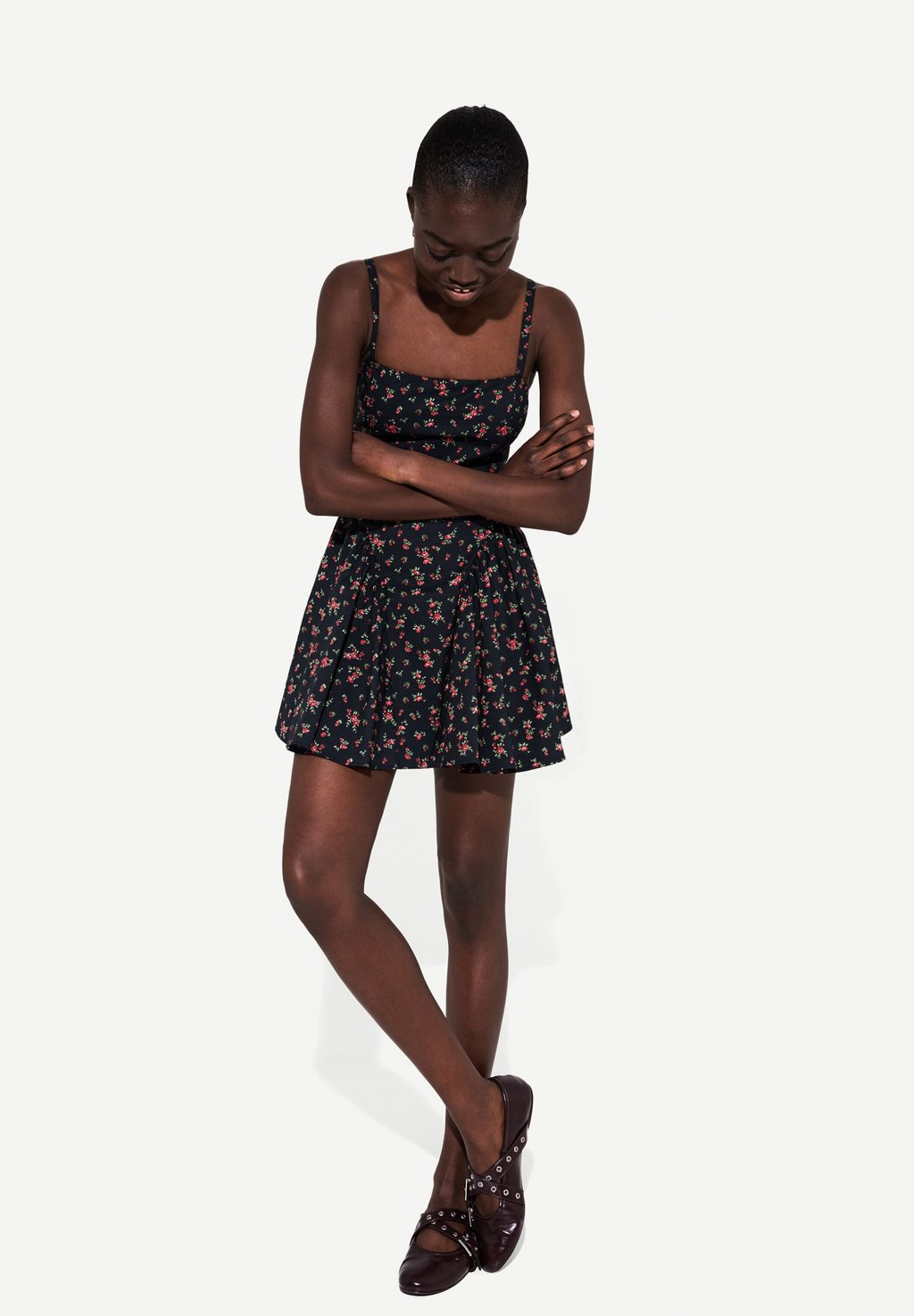 

Повседневное платье VOLUMINOUS STRAPPY Bershka, черный