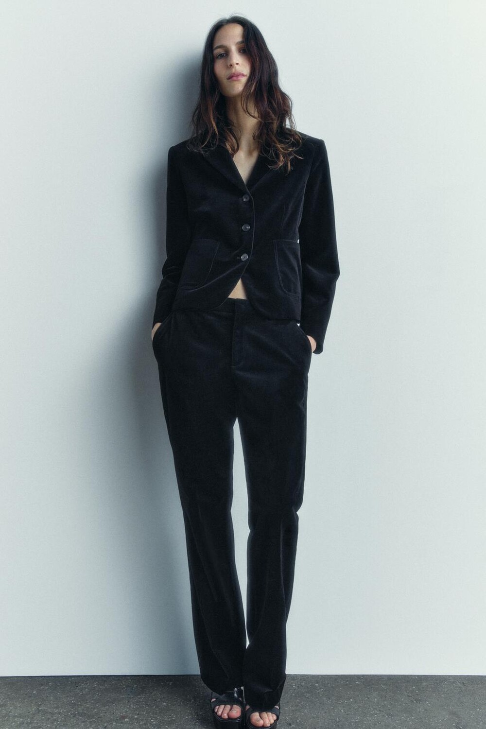 

Бархатные брюки ZARA, черный