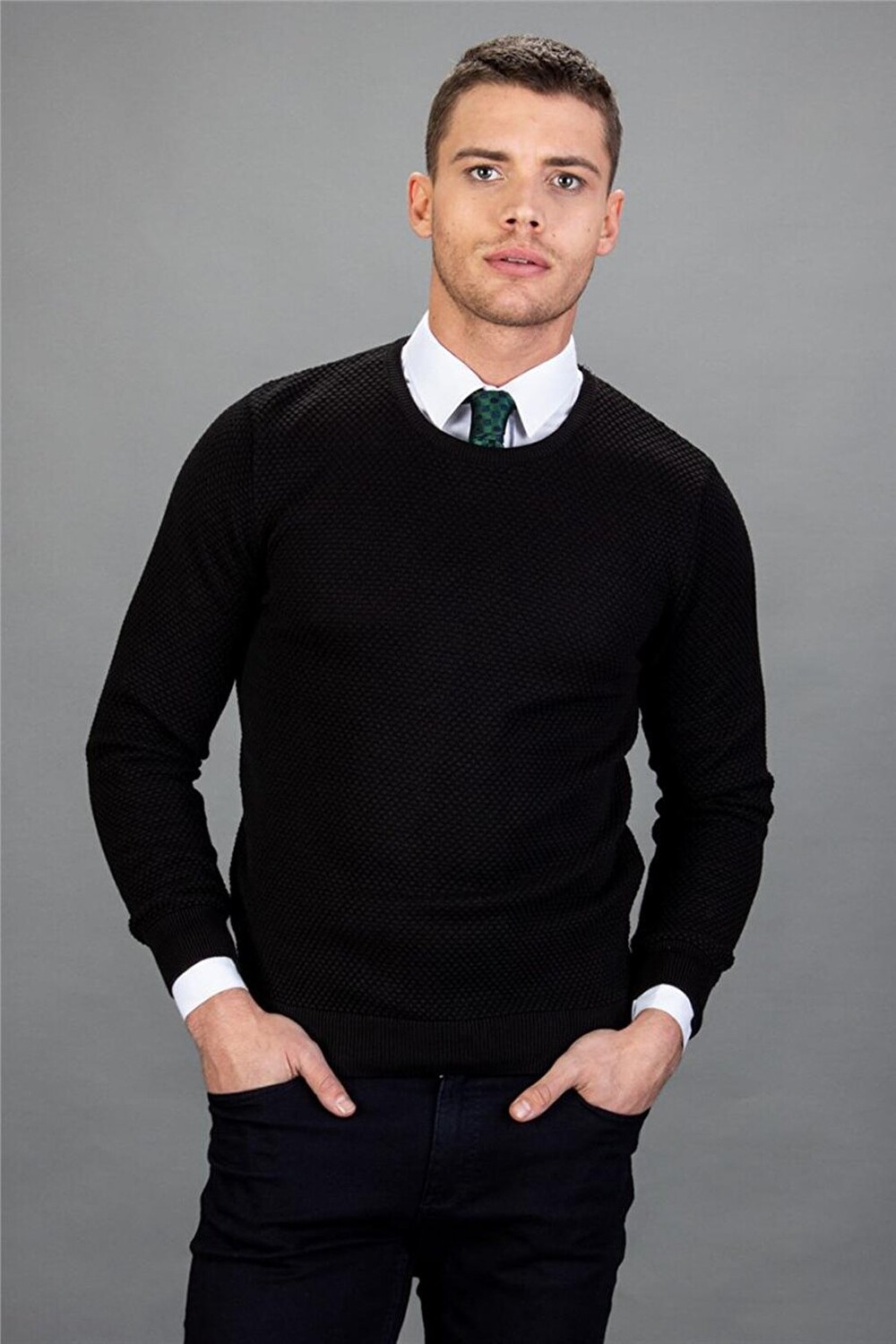 

Мужской черный свитер Slim Fit с круглым вырезом и сотовым узором TUDORS