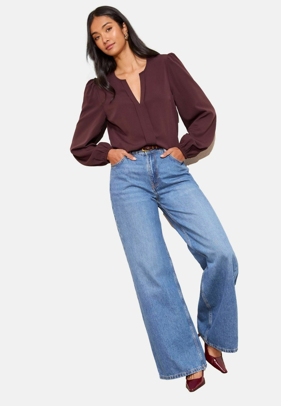 

Блуза Friends Like These REGULAR FIT-LONG SLEEVE PLEAT FRONT DETAIL , Burgundy Red/Red