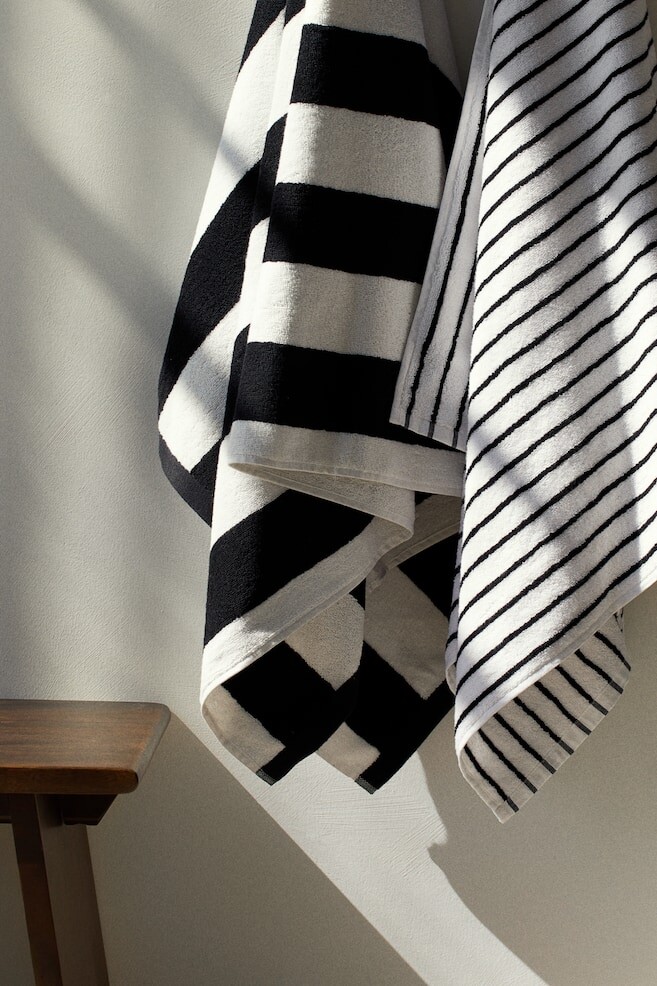 

Банное полотенце H&M, 70x140 см, черный
