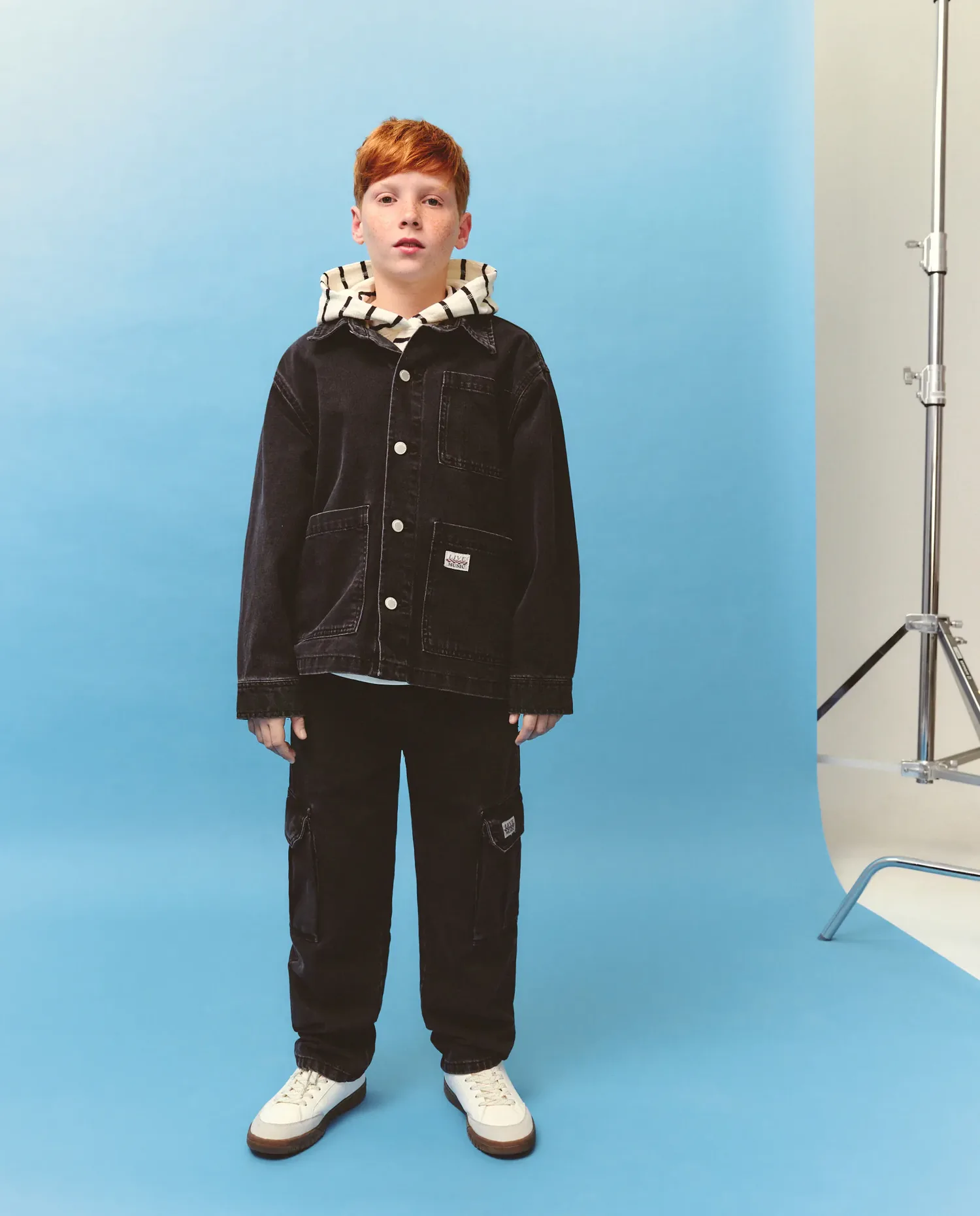 Джинсовая рубашка с длинным рукавом и карманами для мальчика Kids El Corte Inglés, серый — фото 3