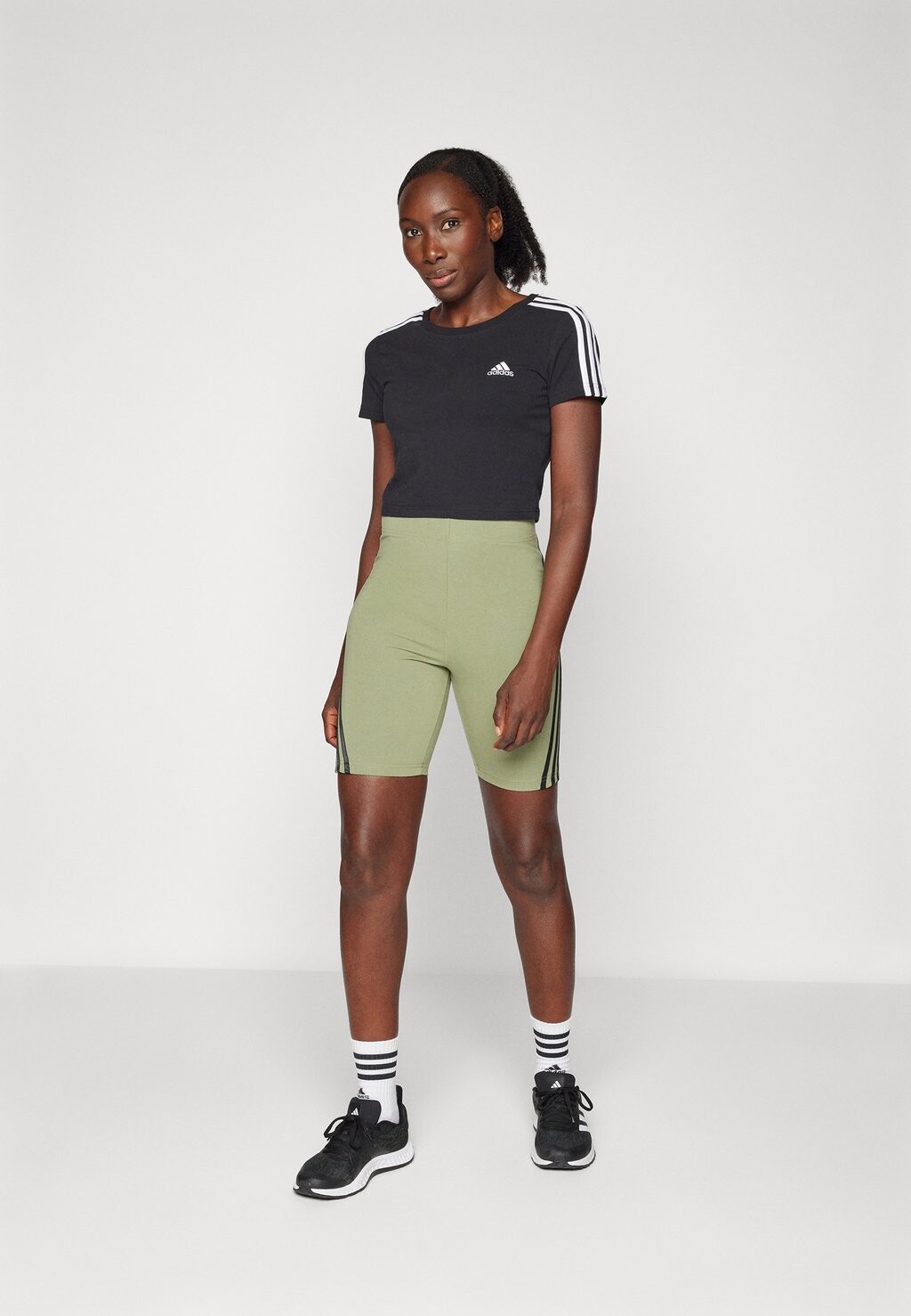 

Леггинсы Future Icons Three Stripes Biker Short adidas Sportswear, палаточный зеленый