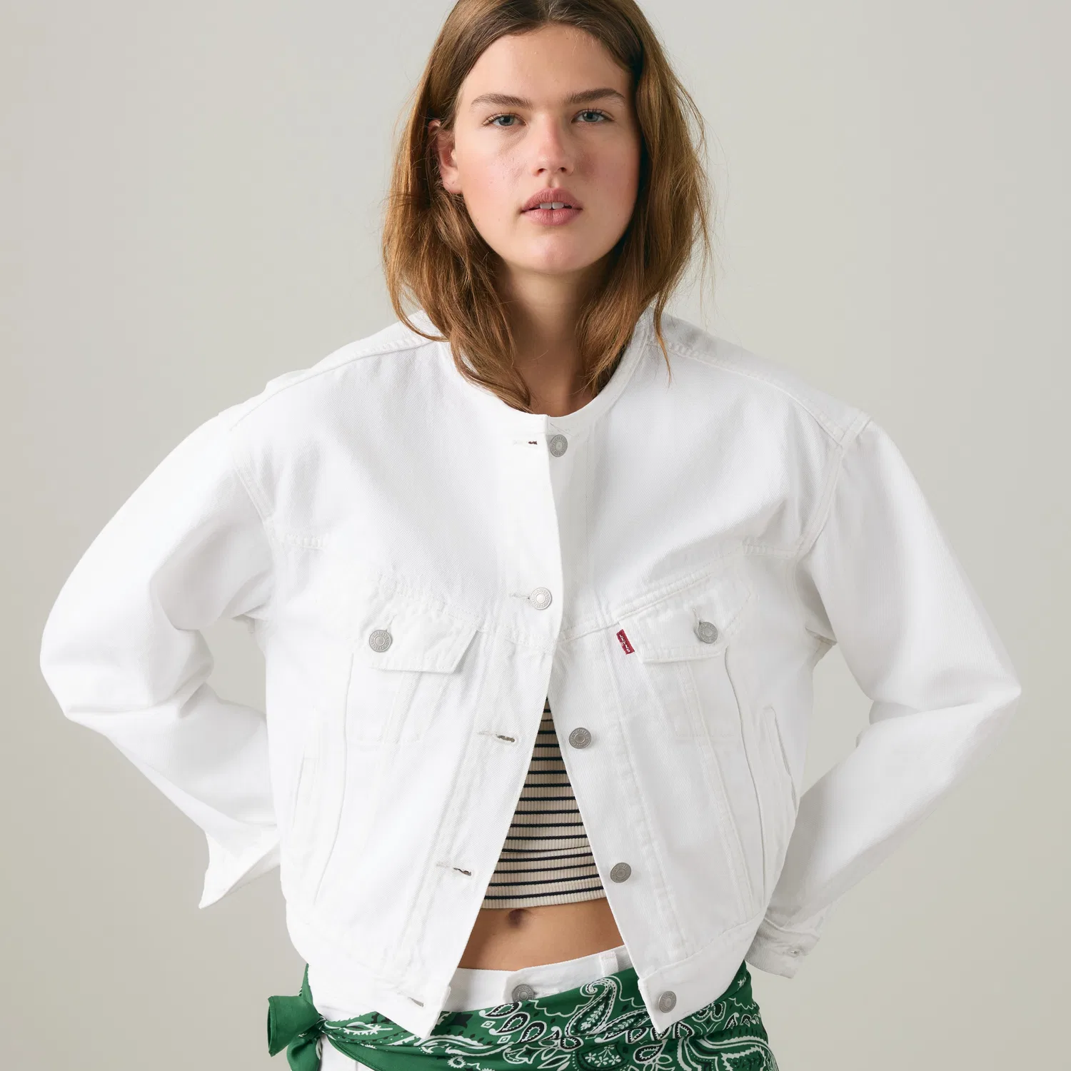 Укороченная куртка-бомбер без воротника в стиле 90-х Levi's, White — фото 2