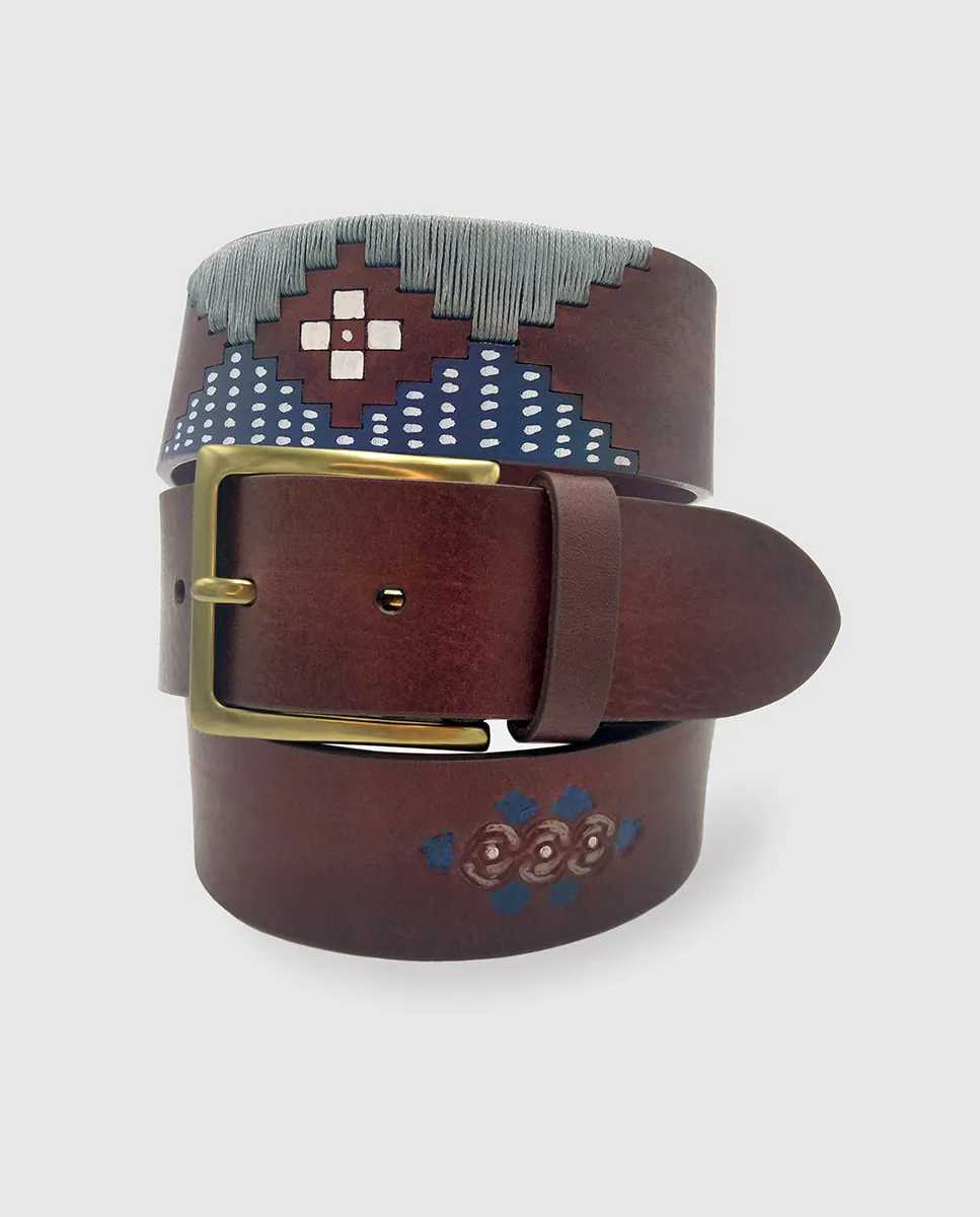 

Ремень из кожи в аргентинском стиле, расшитый вручную синей нитью Leyva, коричневый