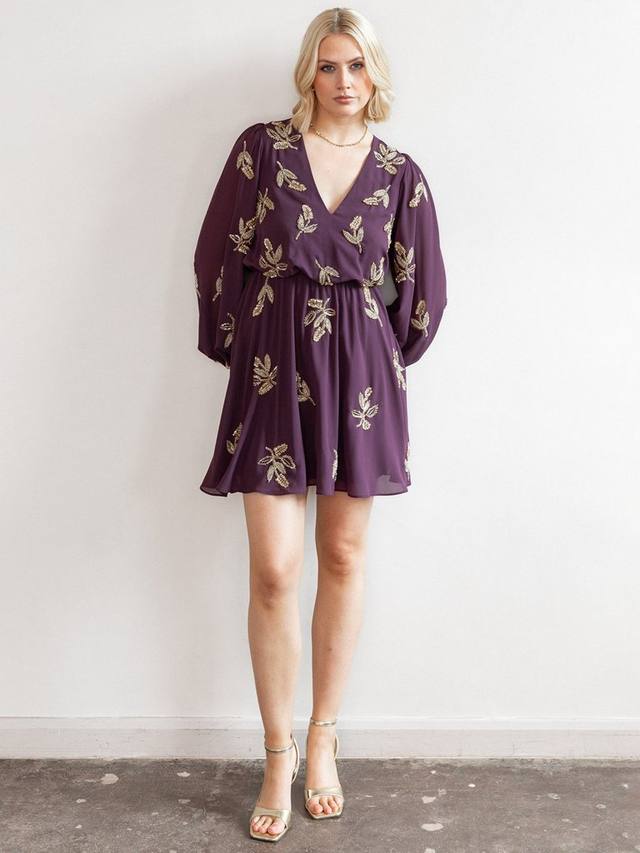 

Флоральное мини-платье с длинными рукавами и v-образным вырезом Maya Deluxe