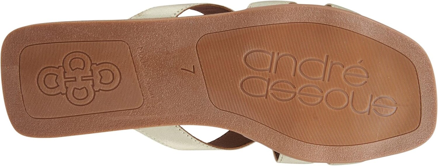 Сандалии Andre Assous Koral Featherweight Flat Sandal, цвет Platino — фото 3