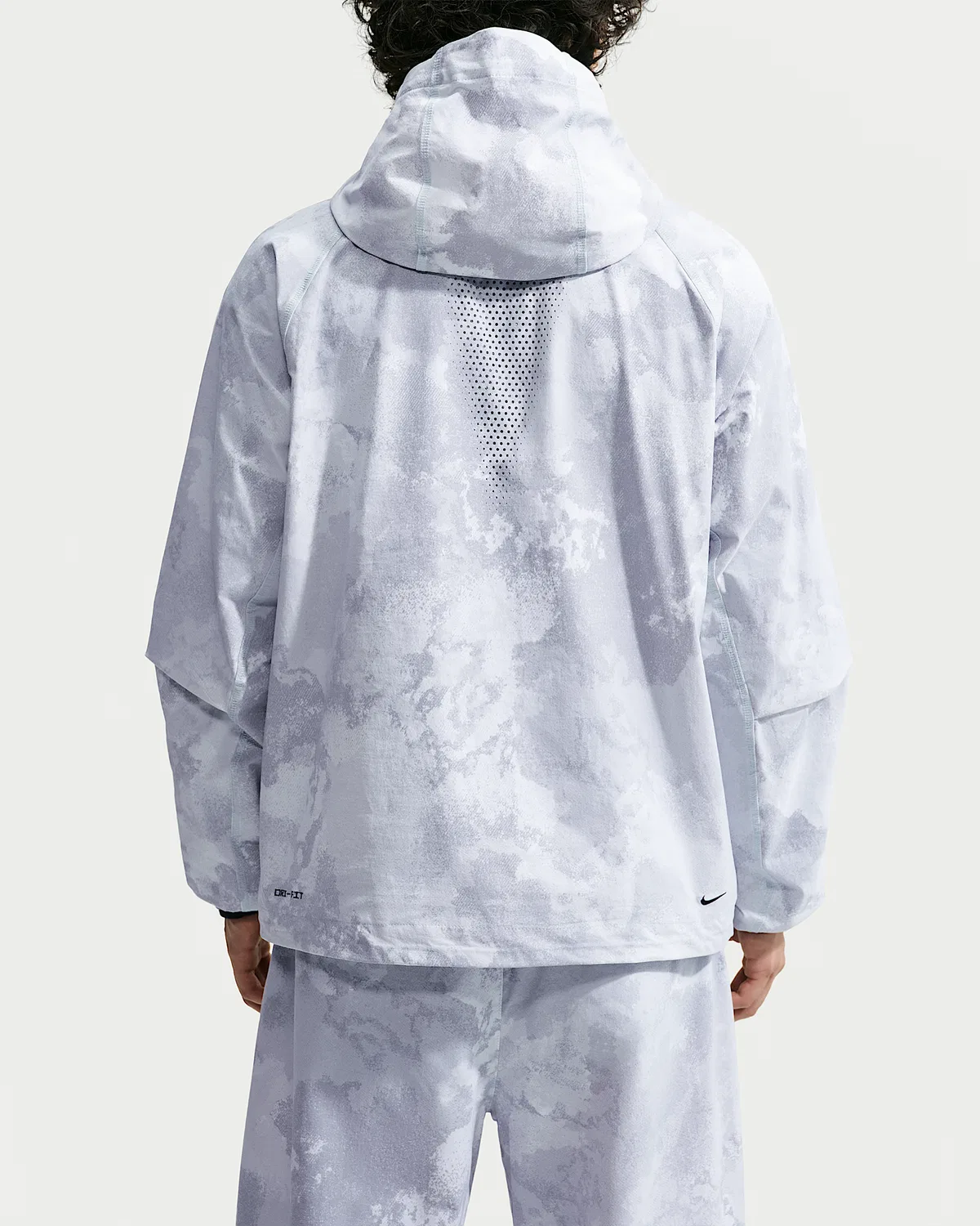 Мужская ветровка Nike Tech Windrunner Dri-FIT Woven Full-Zip, Pure Platinum/Black — фото 2