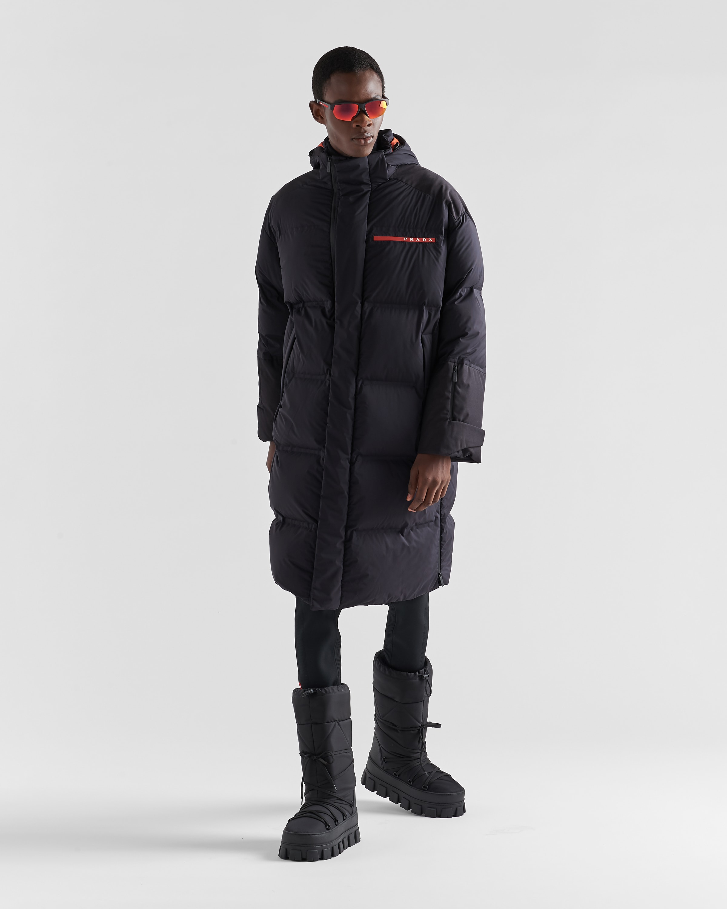 Легкое пуховое пальто из переработанного нейлона Re-Nylon Prada, черный — фото 2