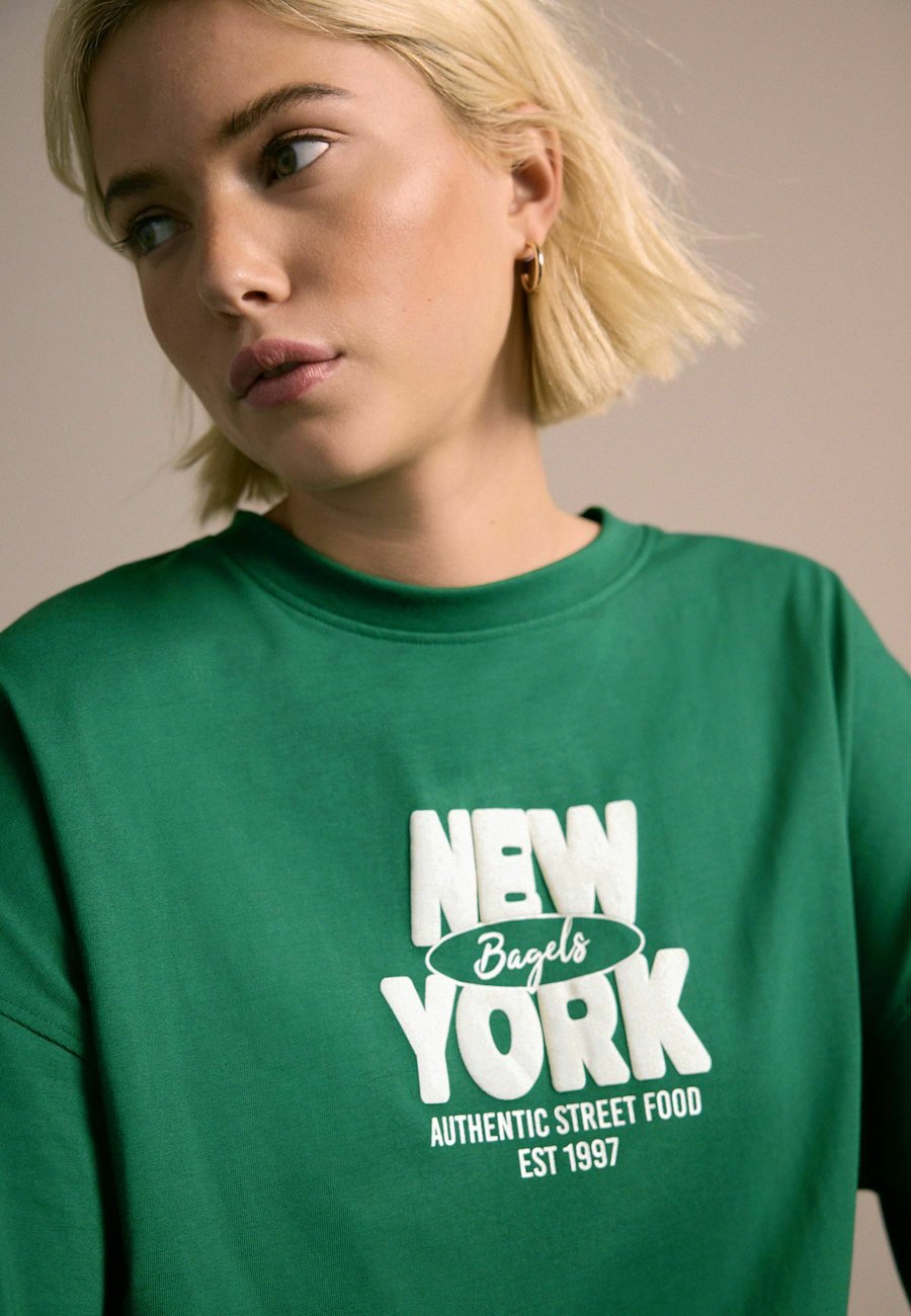 Топ Next NEW YORK BAGEL CREW NECK LONG SLEEVE, Green — фото 3