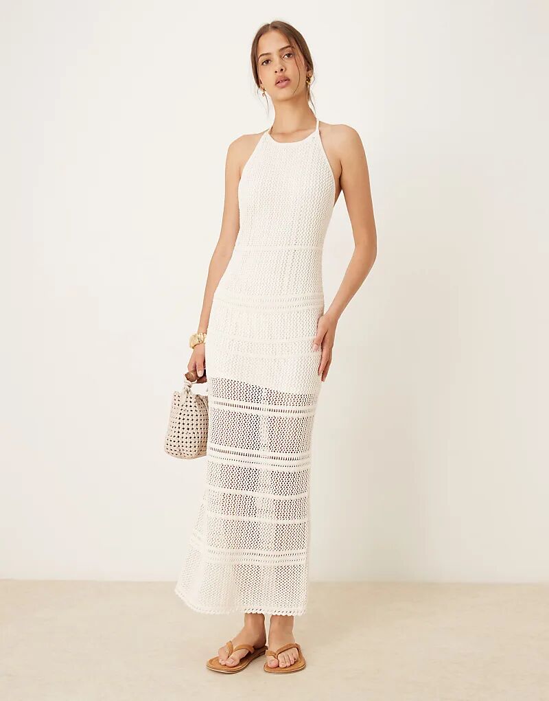 

Платье макси от Abercrombie & Fitch, связанное крючком, с высоким воротом, открытой спиной и бретелями, расшитыми бисером, кремового цвета