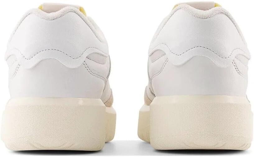 Женские кроссовки New Balance 574 V2 Varsity, белый