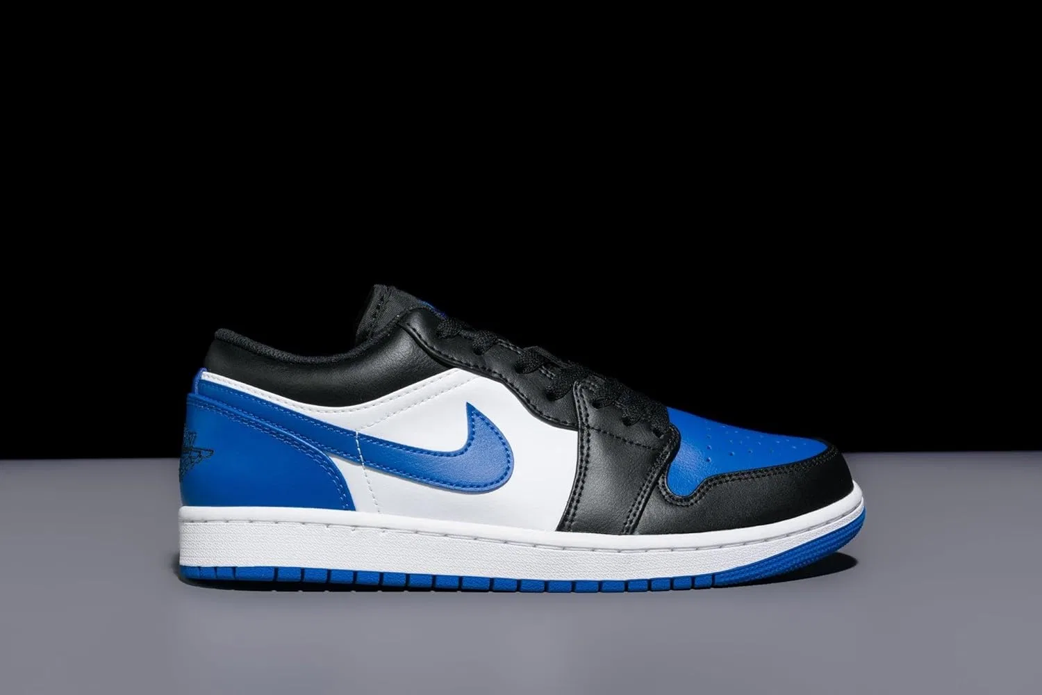 Мужские баскетбольные кроссовки Nike Air Jordan 1 Low, White, Royal Blue, Black, White — фото 2