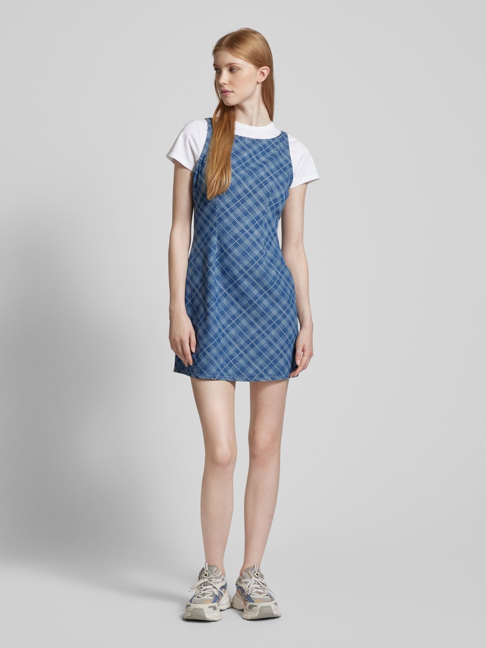 

Мини-платье из денима, модель «ШАМБРЕ» Tommy Jeans, синий