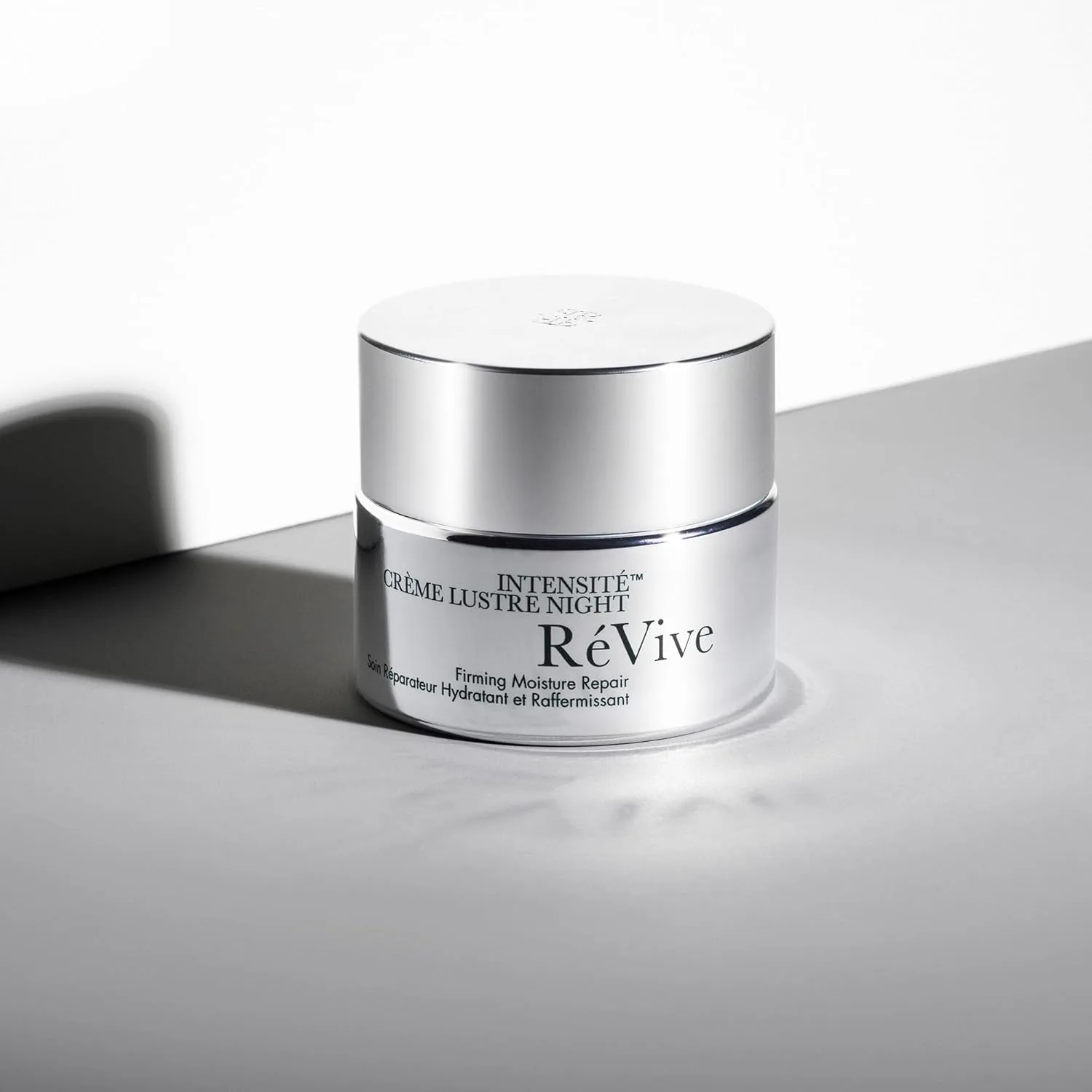 Ночной крем для лица RéVive Skin Firming Night Cream для сухой кожи Intensitè Crème, Lustre Night - увлажняет, подтягивает и контурирует кожу, восстанавливает влагу во время сна (50 мл) — фото 3