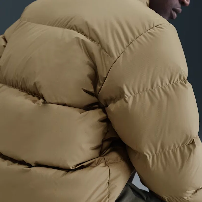 Куртка пуховая Sportswear Club Men's Therma-FIT Down Puffer Nike, Parachute Beige/White — фото 4