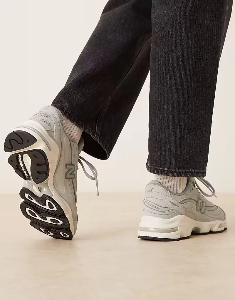 Унисекс кроссовки New Balance M1000 серого цвета — фото 3