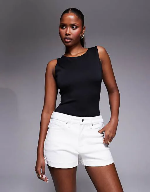 

Черное боди с овальным вырезом и высоким воротником Good American