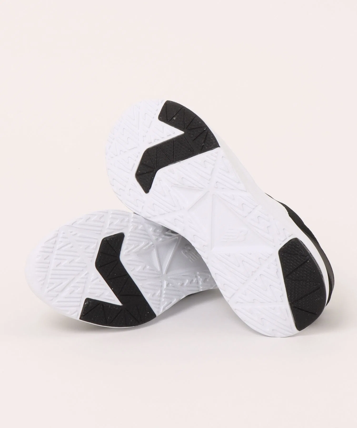 Детские кроссовки New Balance GK578 V1 для бега чёрные — фото 3