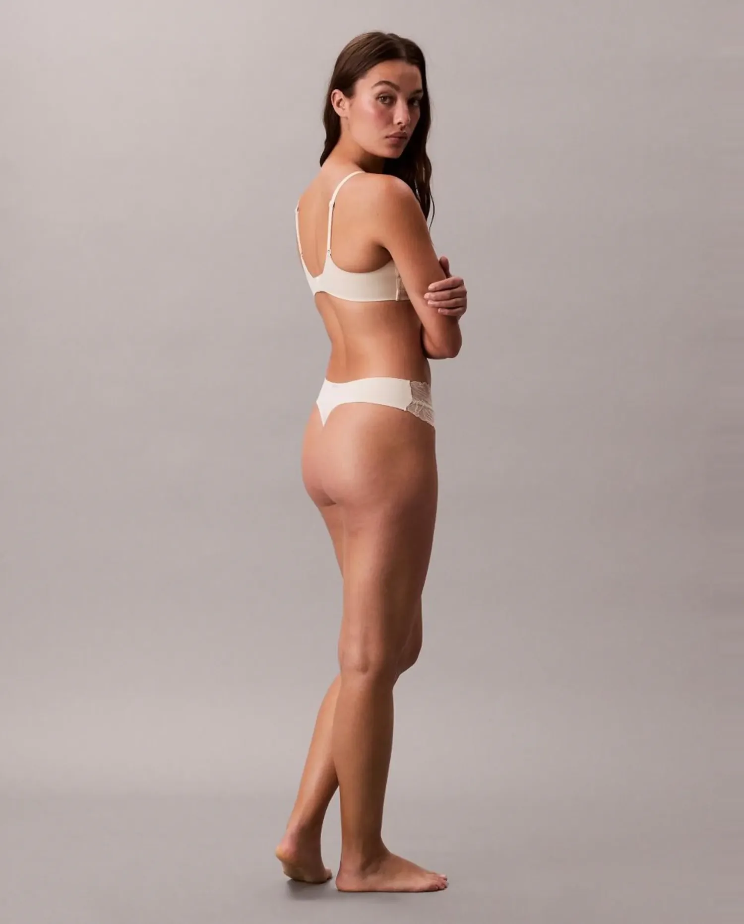 Женские индивидуальные стринги PERFECTLY FIT с кружевом Calvin Klein, Crudo — фото 3