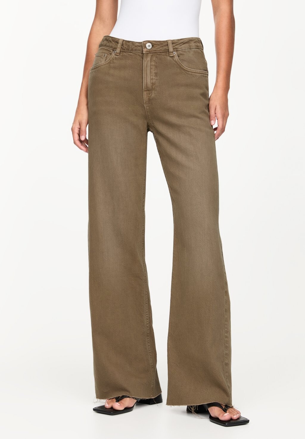 

Джинсы прямого кроя MID-WAIST PULL&BEAR, хаки