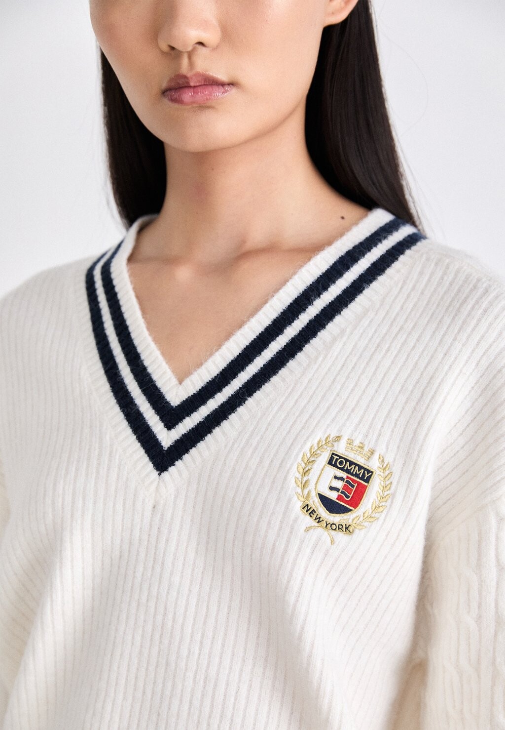 

Джемпер CREST CABLE Tommy Jeans, белый
