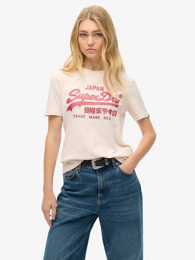 

Расслабленная футболка с металлическим логотипом Superdry, цвет Mauve Chalk Pink