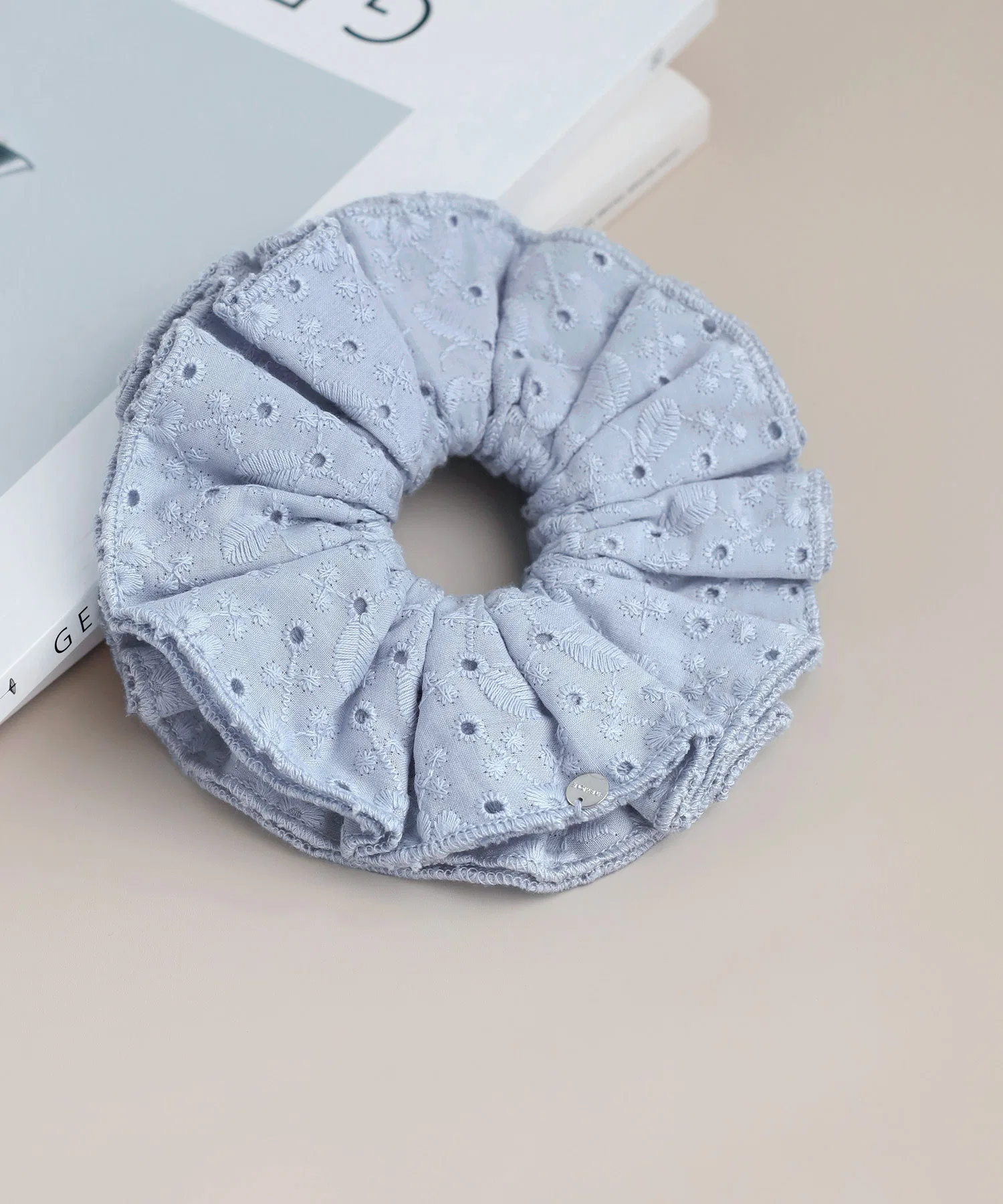 Шу-шу с вышивкой цветов ANEMONE голубой