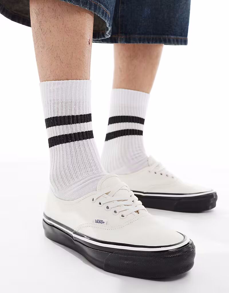 

Vans Authentic premium 44 в белом/черном цвете