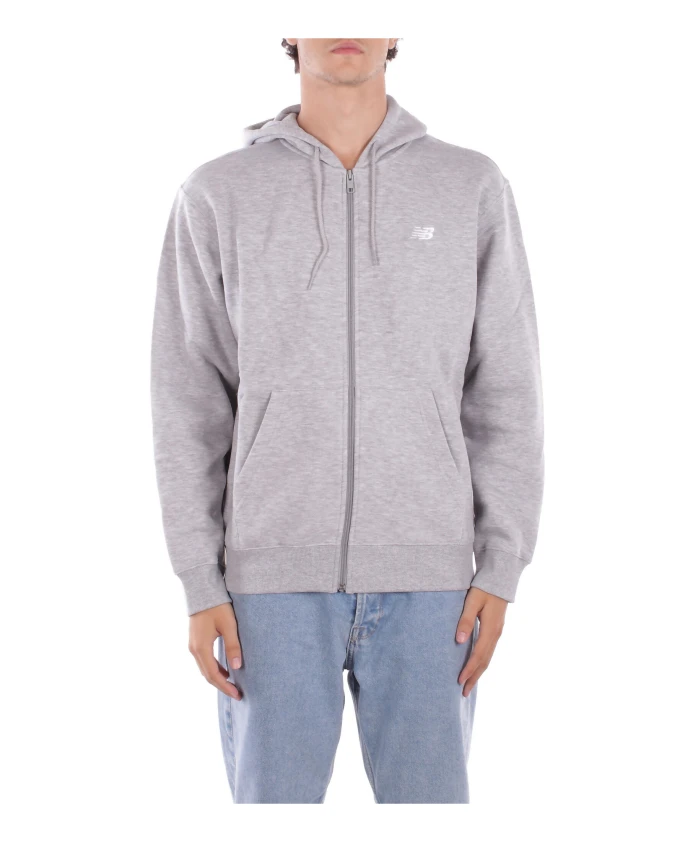 

Серая толстовка с капюшоном, застежкой-молнией и логотипом спереди. New Balance, серый