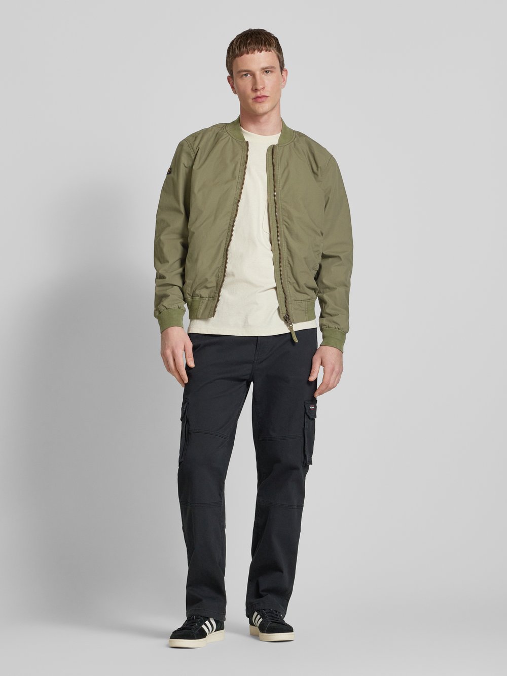 

Куртка-бомбер с прорезными карманами Superdry, оливковый