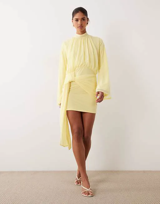 

Лимонное платье мини из эластичного шифона с высоким воротником ASOS DESIGN