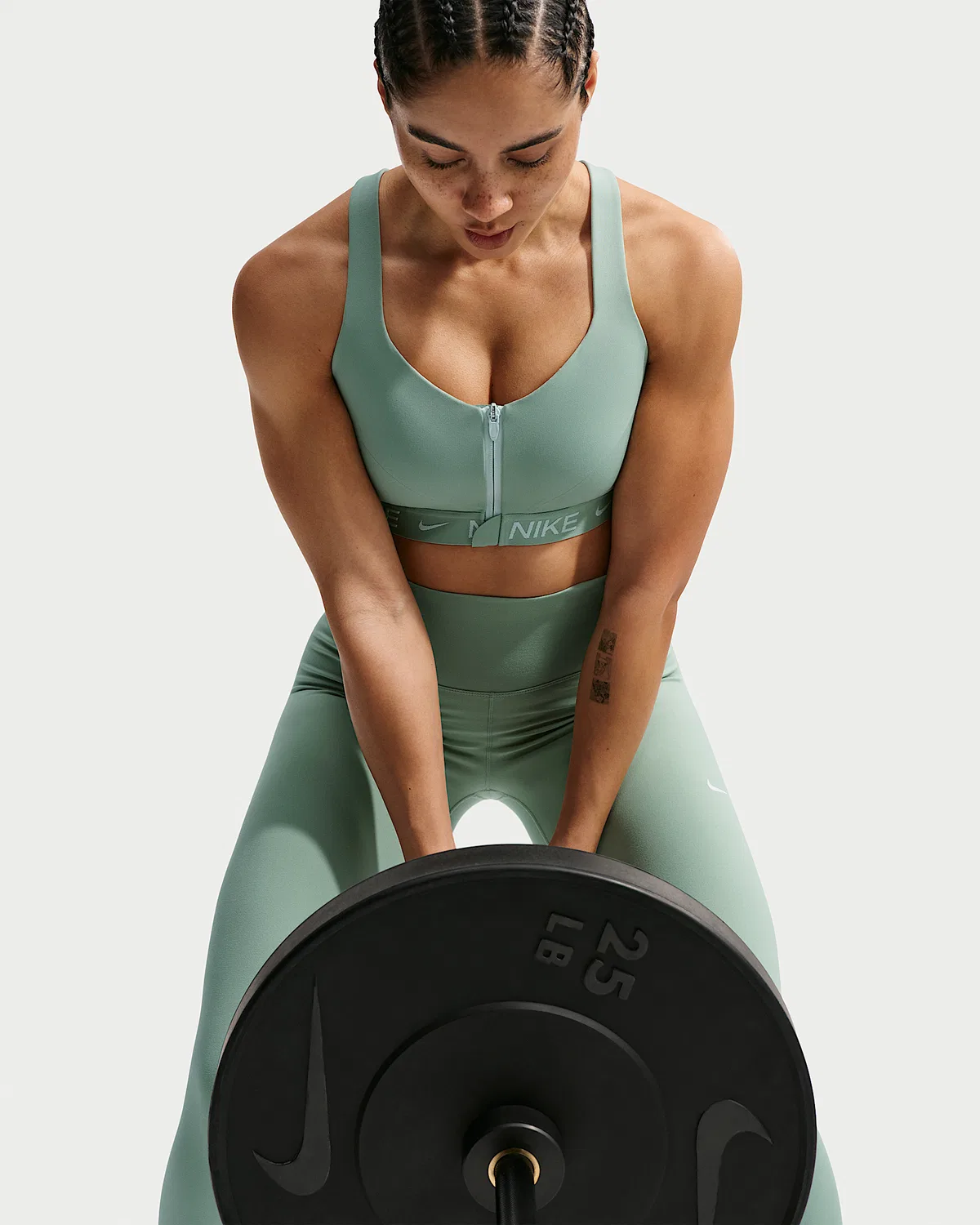 Женский спортивный бюстгальтер Nike Indy High Support с утепленной чашкой и фронтальной молнией, Steam/Barely Green — фото 3