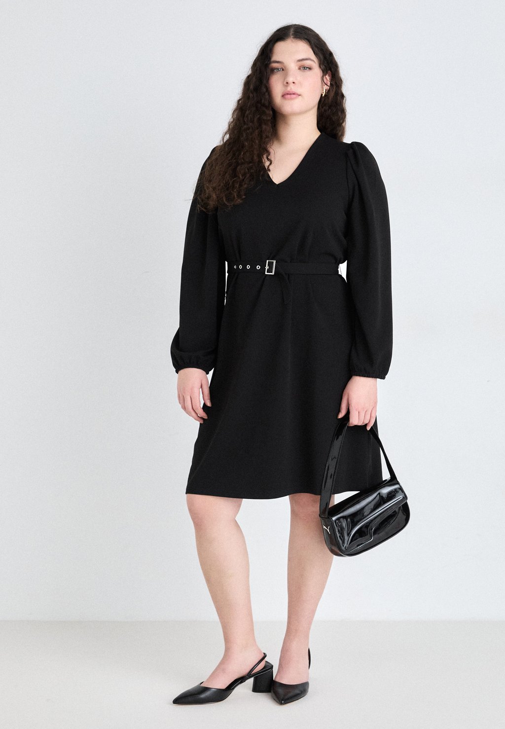 

Платье из джерси VMCALLISON SHORT DRESS Vero Moda Curve, черный
