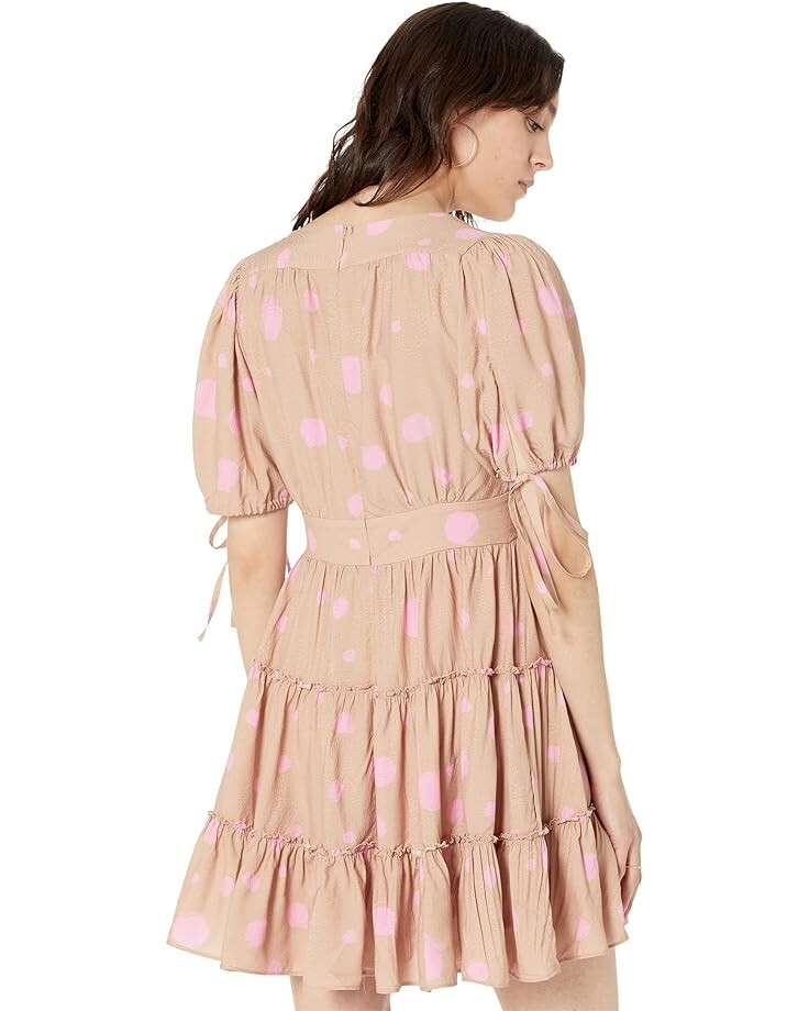 

Платье Ted Baker Stefina Printed Tie Back Tiered Mini Dress, цвет Light Brown
