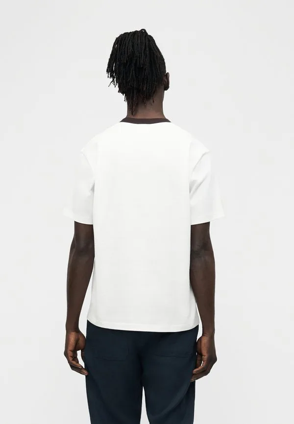 Простая футболка Lacoste, Flour — фото 3