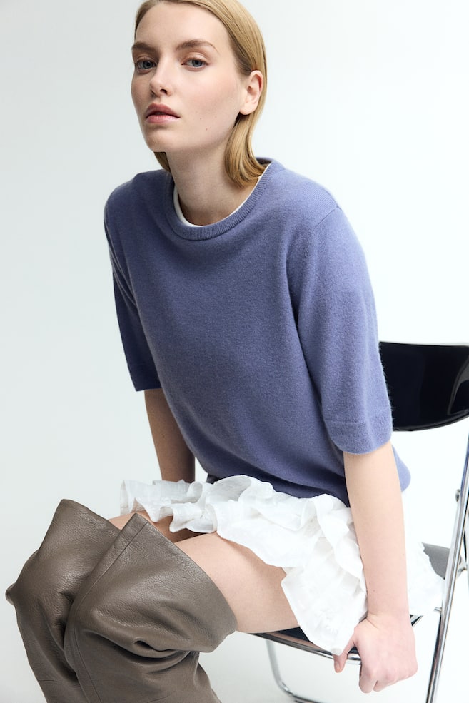 

Тонкий вязаный свитер из мягкого кашемира. H&M, синий