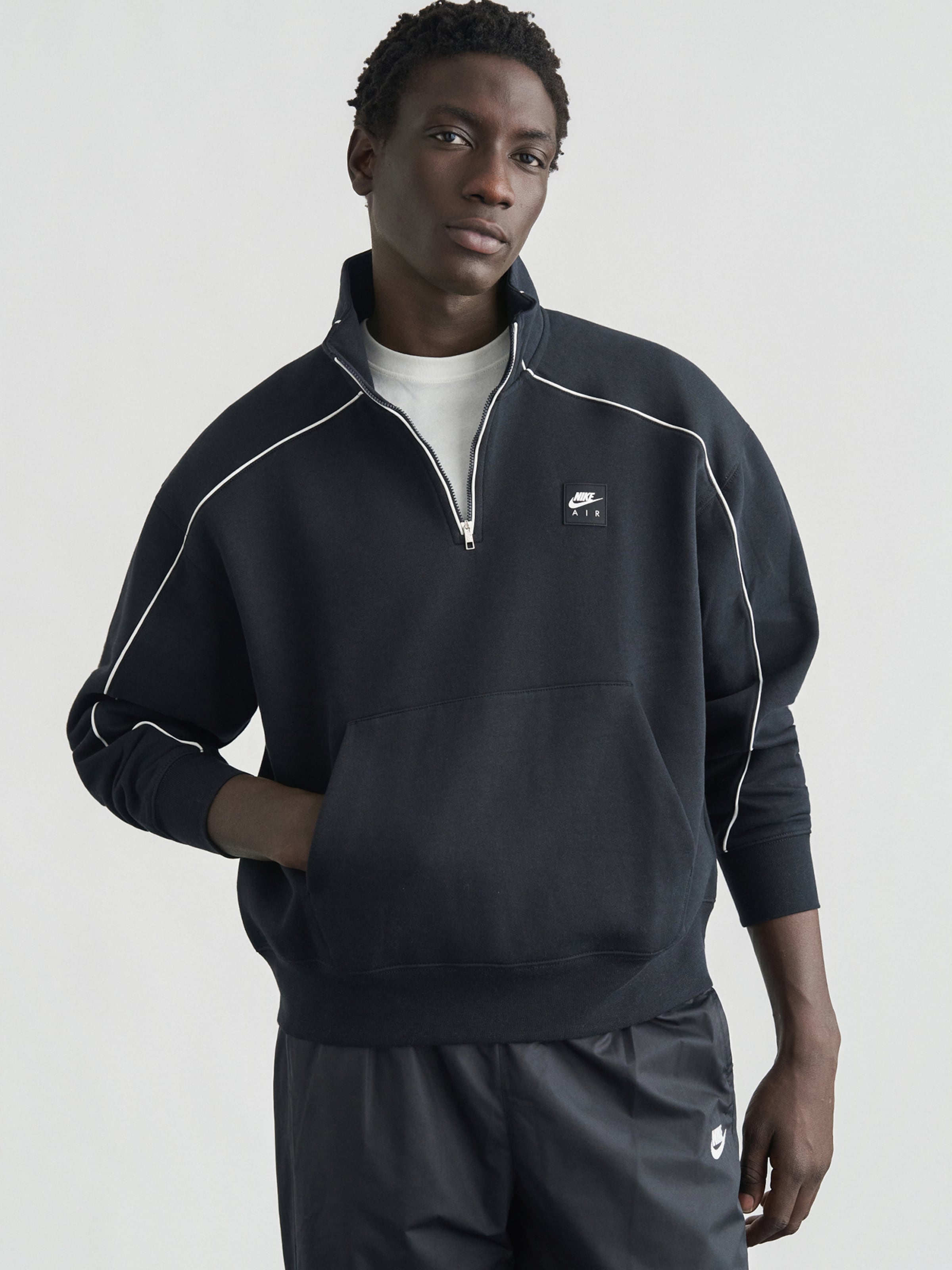 Nike Sportswear Свитшот 'AIR' в черном цвете — фото 3