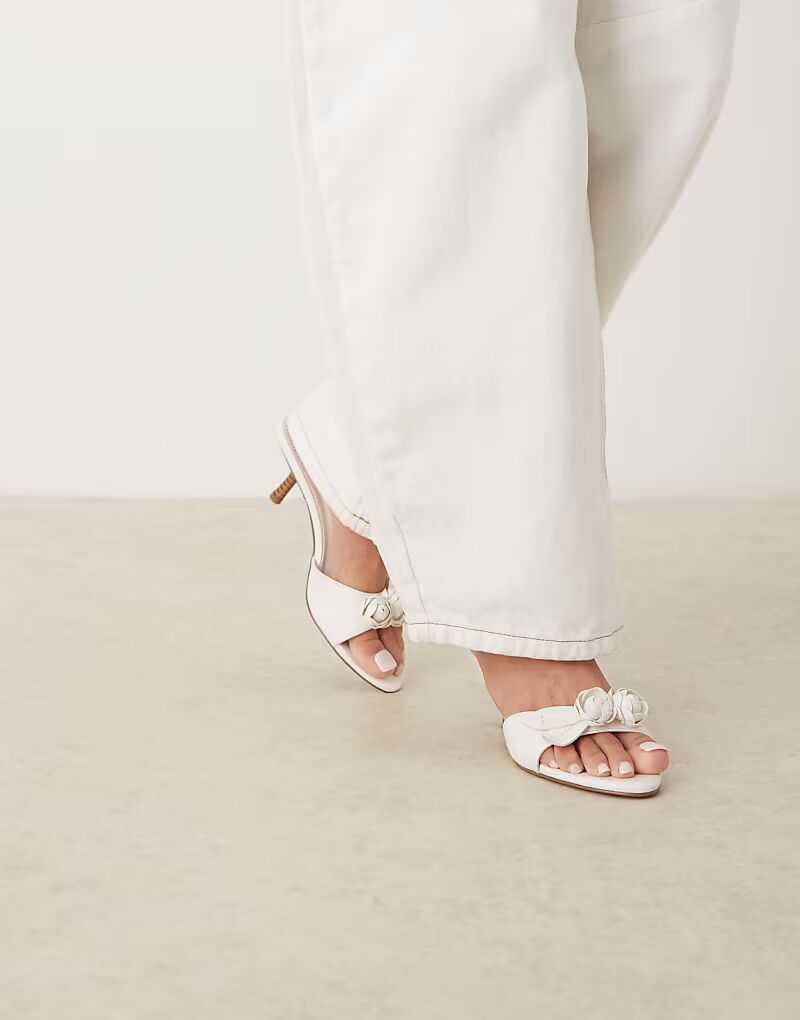 Мюли на каблуке ASOS DESIGN Heartly rose белого цвета — фото 3