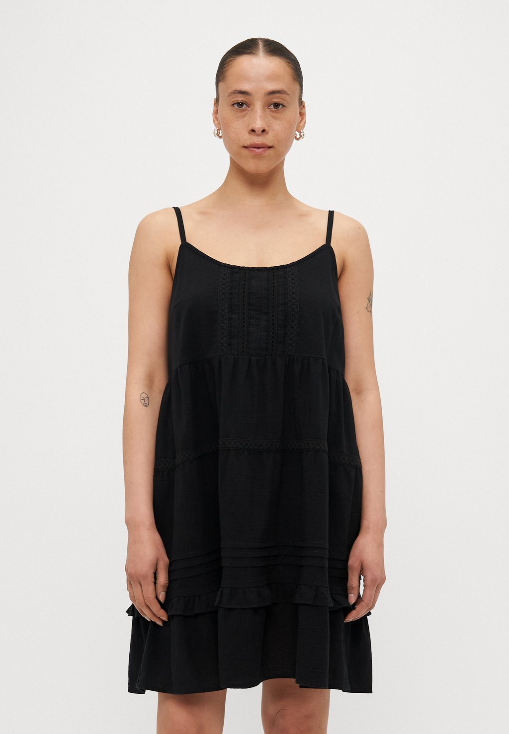 

Повседневное платье VMPRETTY SHORT SINGLET DRESS Vero Moda Petite, черный