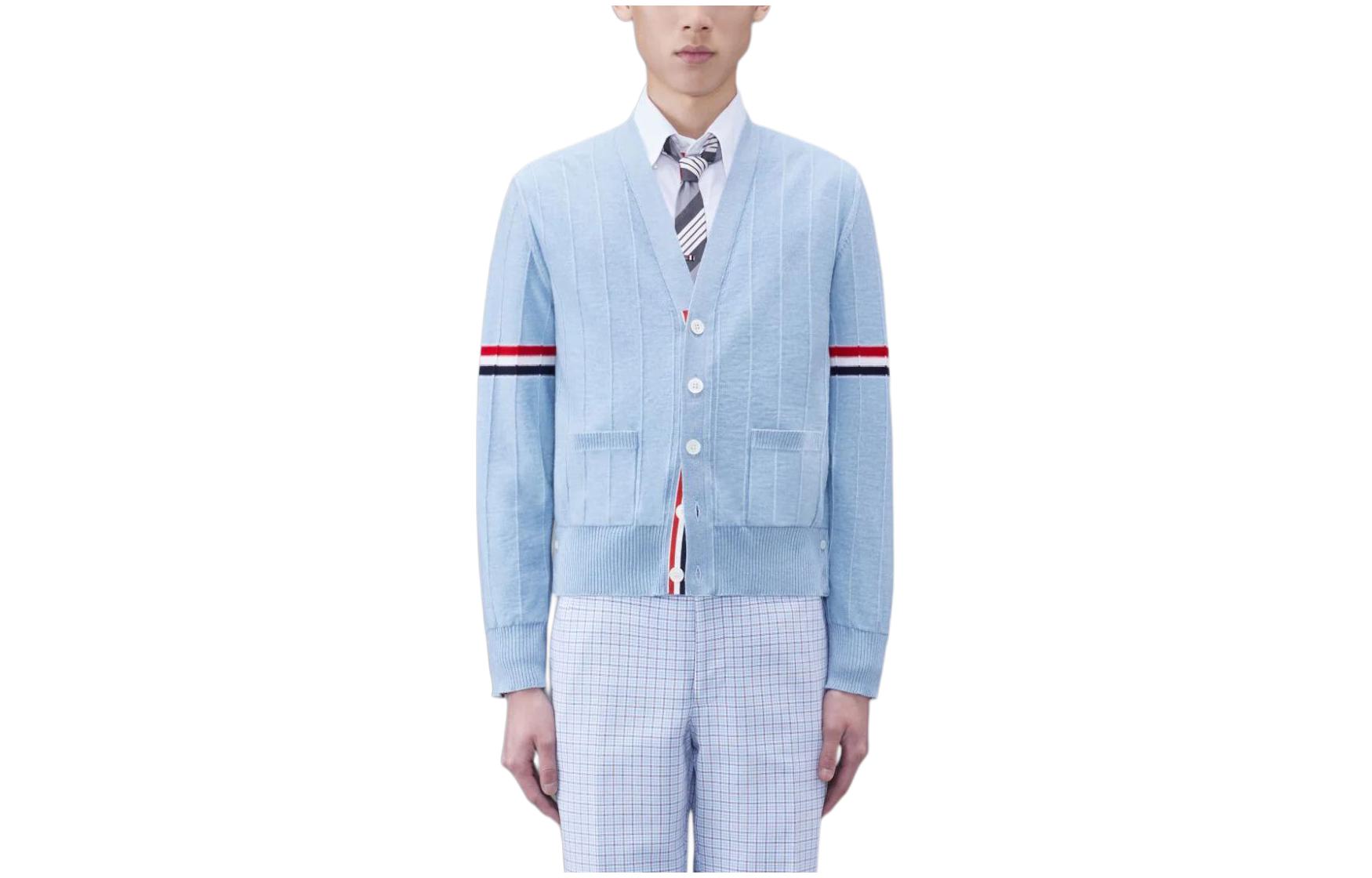 

Шерстяной кардикан с V-образным вырезом и нарукавной повязкой мужской светло-голубой THOM BROWNE