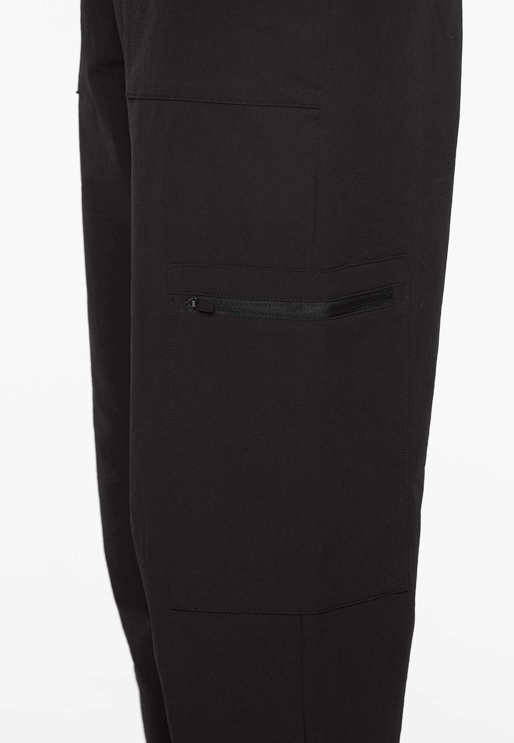 

Брюки TECHNICAL OYSHO, черный