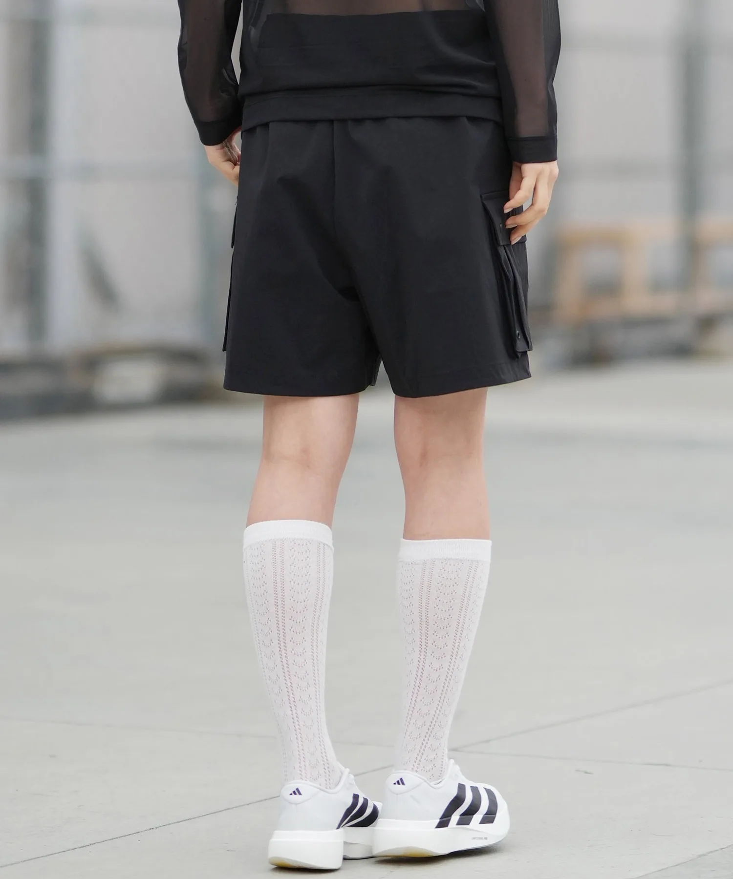 Женские шорты карго с водоотталкивающим покрытием W STADIUM C WOVEN CARGO HP DK863 adidas бежевые — фото 3