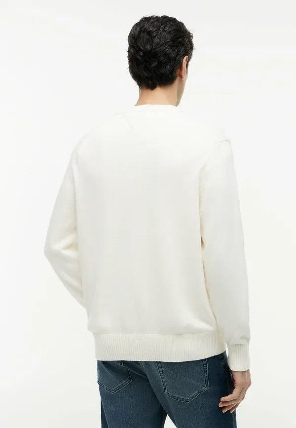 Джемпер Tommy Hilfiger Intarsia flag relaxed crew neck jumper, цвет слоновая кость — фото 3