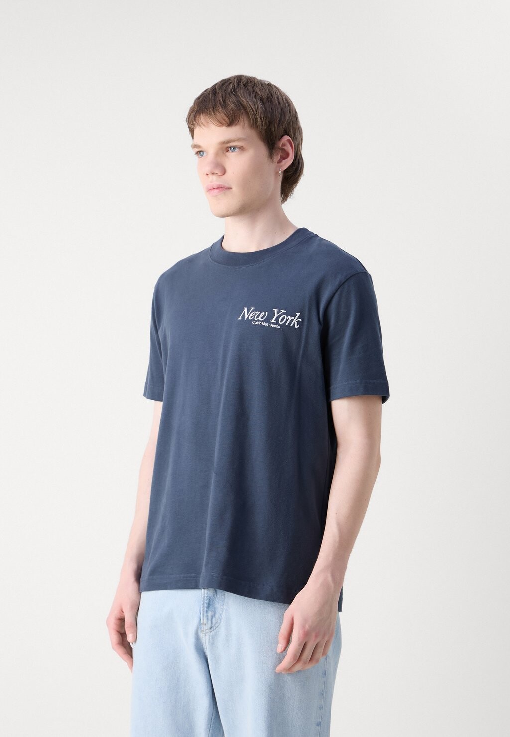 

Футболки с принтом NEW YORK SCRIPT TEE Calvin Klein, темно-синий