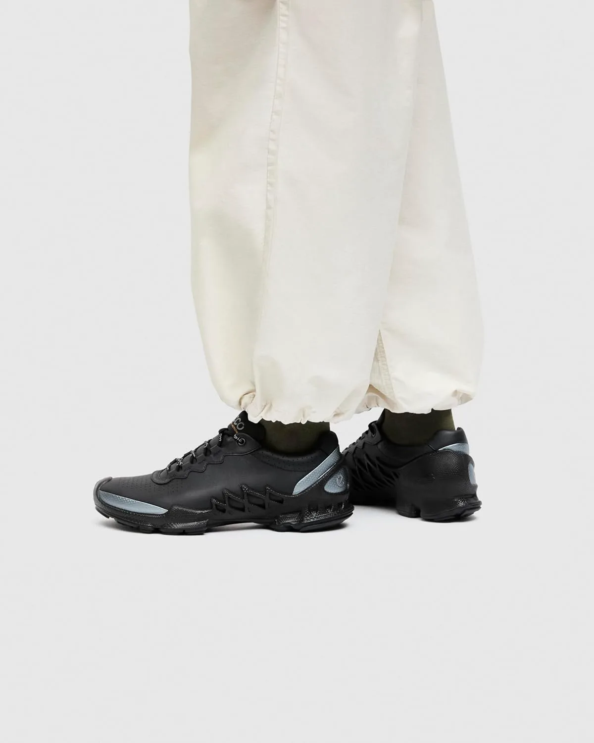 Мужские туфли ECCO Biom Aex Luxe Hydromax водоотталкивающие, серебряный — фото 2
