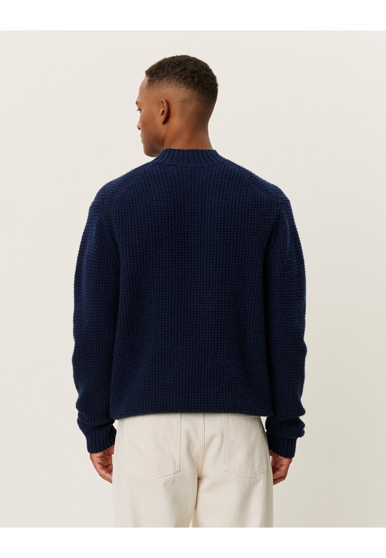 

Джемпер GRADY WAFFLE MOCKNECK Les Deux, темно-синий