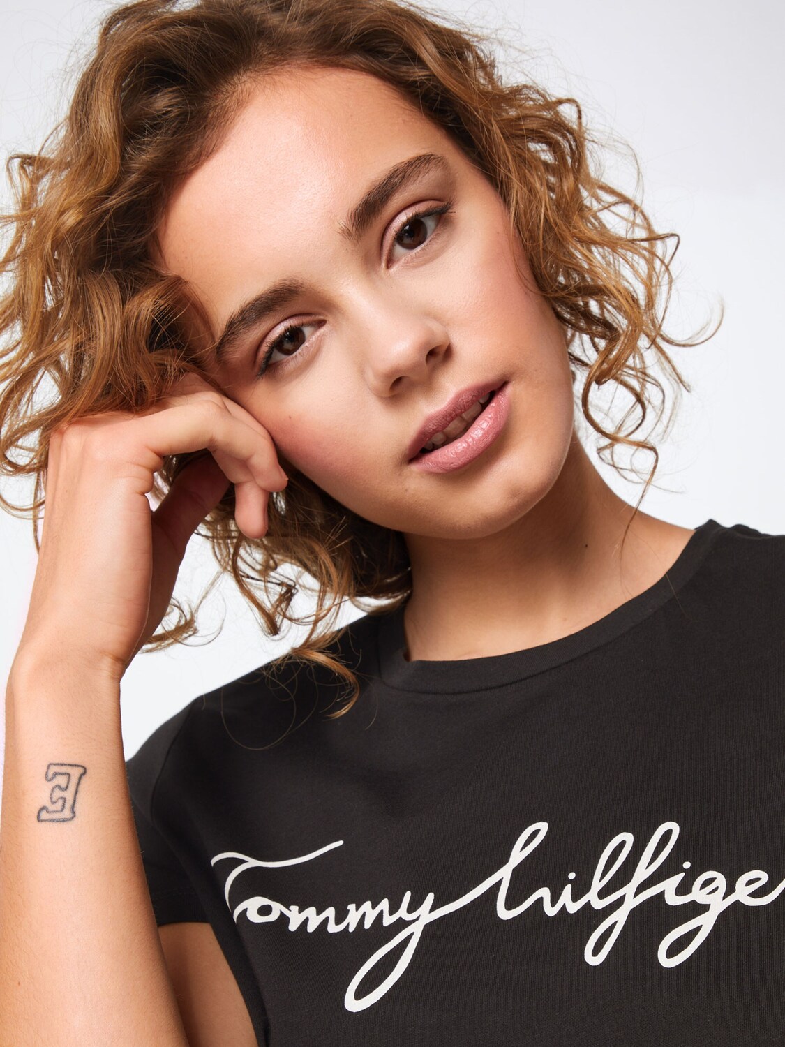 TOMMY HILFIGER Футболка 'Heritage' в черном цвете — фото 2