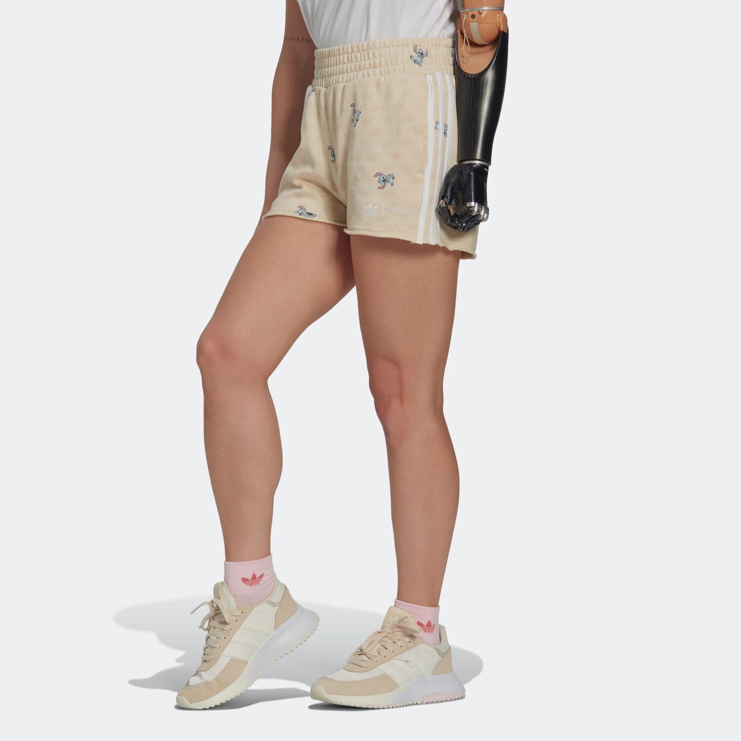 Disney X Disney Повседневные шорты женские цвета хаки Adidas Originals — фото 3
